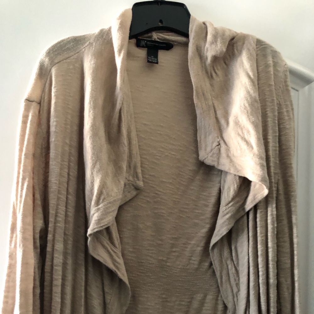 Light weight duster cream good condition no flaws perfect for tank tops